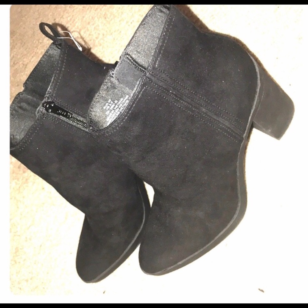 Black heeled boots